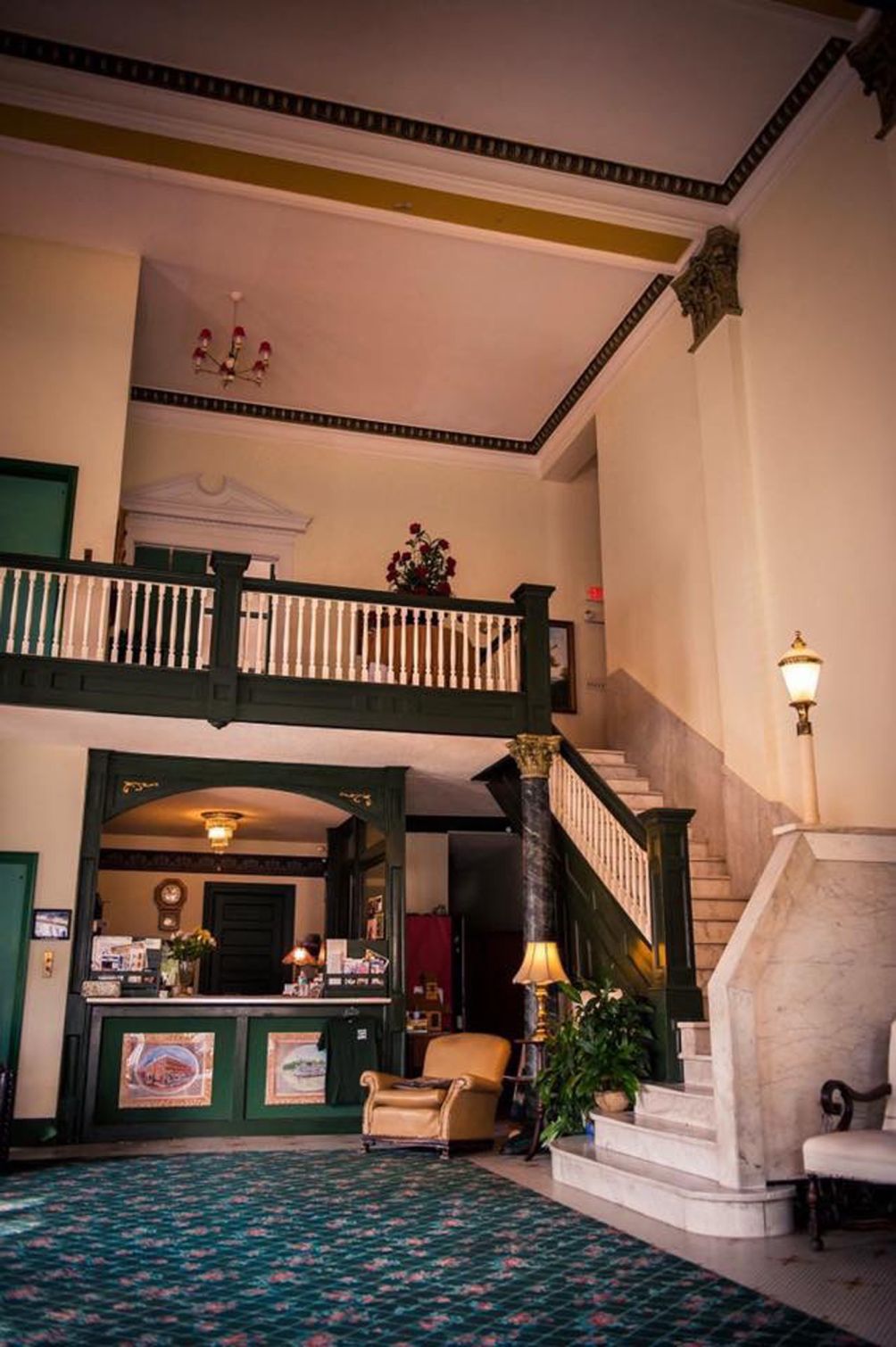 Lowe Hotel